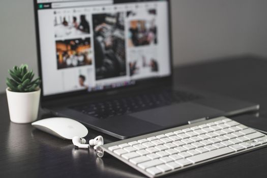 De Nieuwe Standaard in Draadloze Oordopjes: Een Blik op de AirPods Pro 3